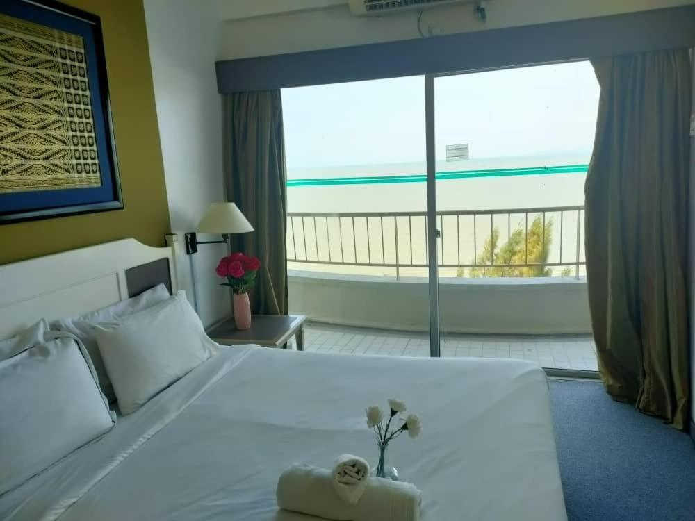 Beachfront Full Sea Penang Tanjung Bungah  Buitenkant foto