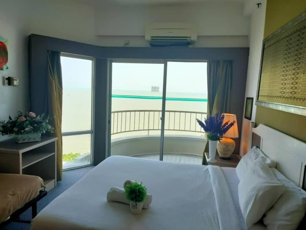 Beachfront Full Sea Penang Tanjung Bungah  Buitenkant foto