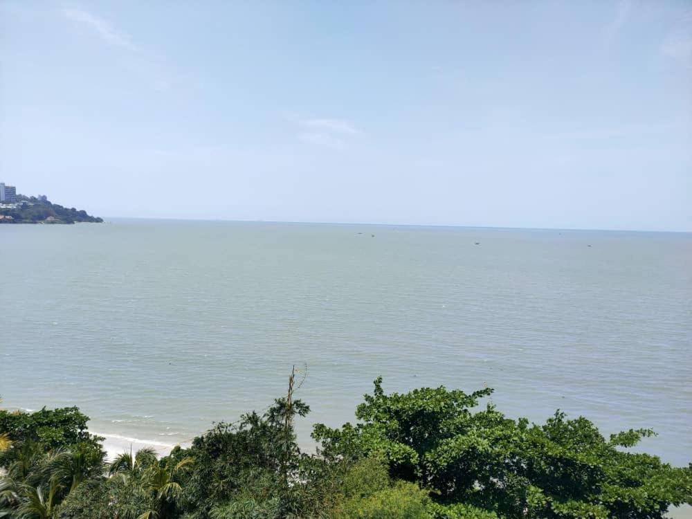 Beachfront Full Sea Penang Tanjung Bungah  Buitenkant foto